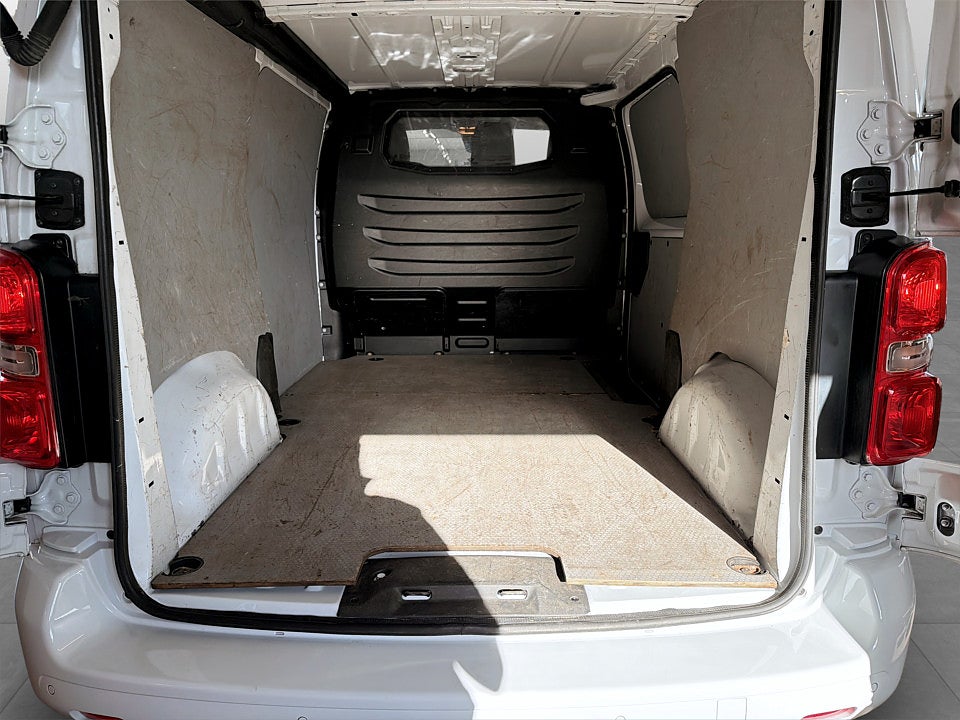 Bild på Peugeot e-Expert PRO+ 75kWh 136hk Aut L2 B-KAMERA NAVI