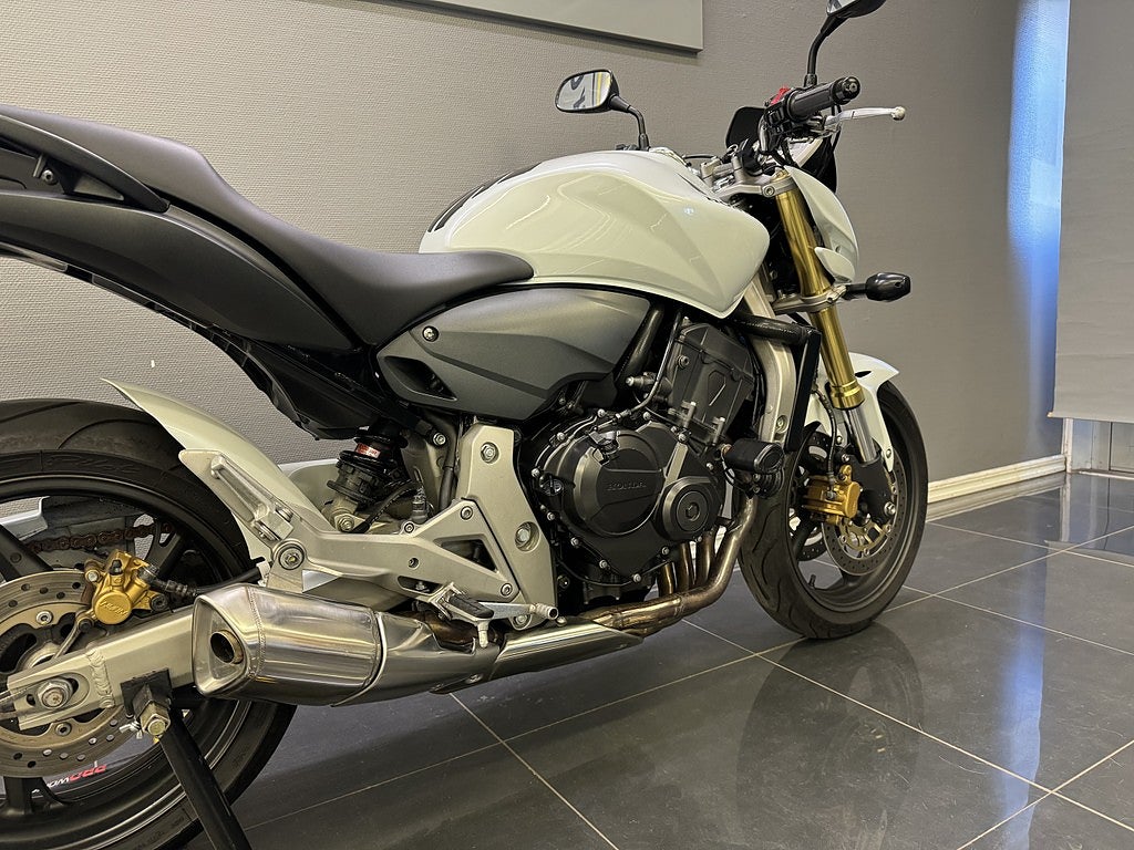 Honda Powersports CB600F Hornet | 2 Brukare | Växelvisare | Kraschpuckar |