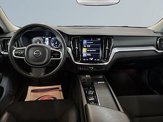 Volvo V60 B4 Momentum Advanced S&V-hjul/Carplay/H/K/Kamera/Drag – bild 8