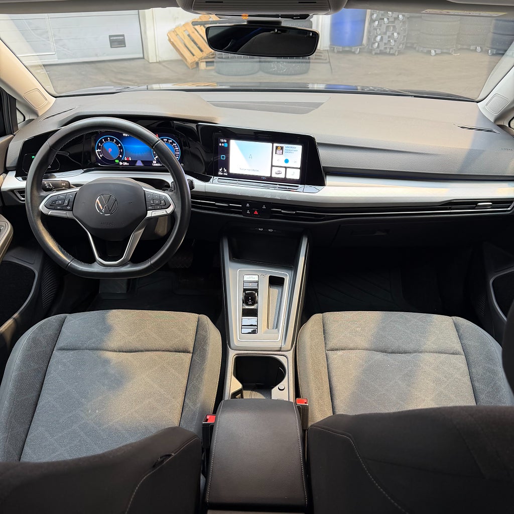 Volkswagen Golf Sportscombi 1.5 eTSI Base Carplay Cockpit Värmare Drag
