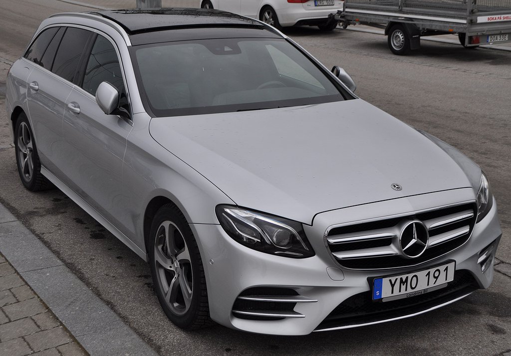 Mercedes-Benz E 220 T d AMG Panorama 4MATIC 9-G tronic mm