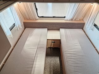 Husvagn, 1-axl Adria AVIVA 492 LU 12 av 16