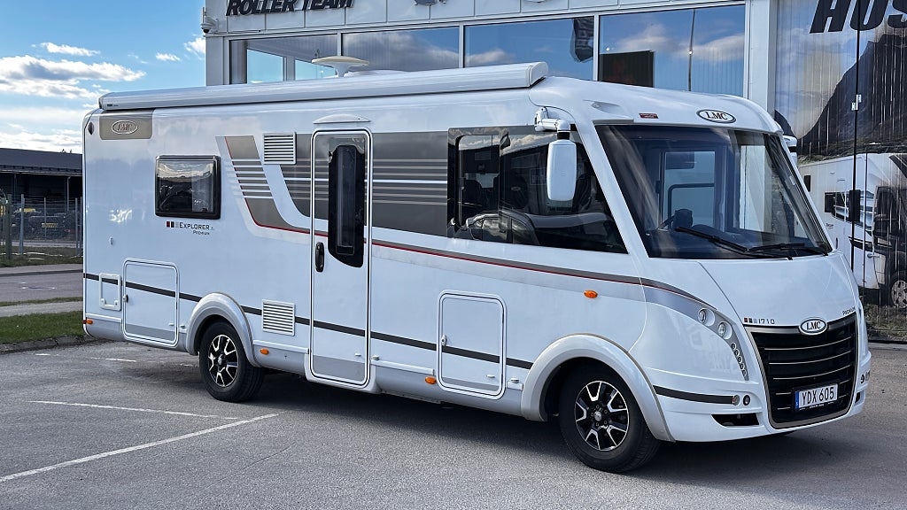 LMC Explorer i710 Premium AC bodel, Automat, Långbädd, Toa bak.