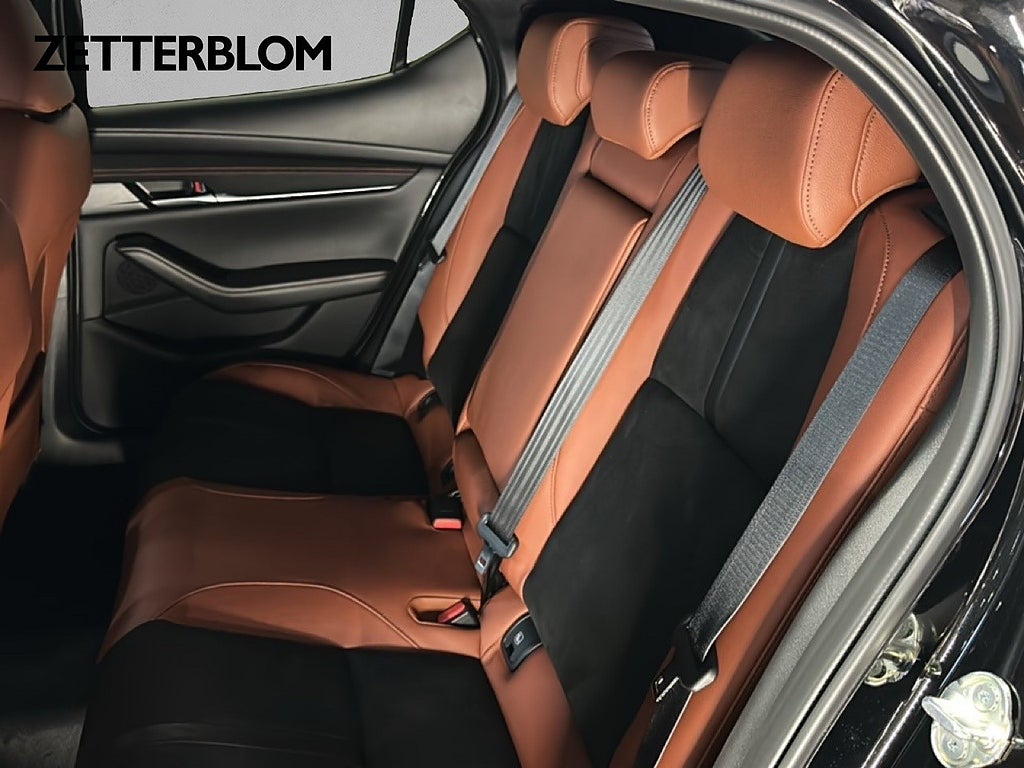 Halvkombi Mazda 3 8 av 22