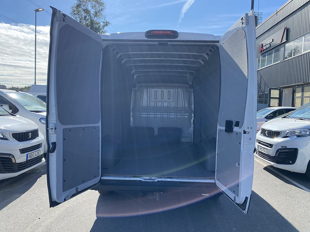 Bild på Peugeot Boxer PRO+ L3H2 335 2.2 BlueHDi 140hk Back-kamera