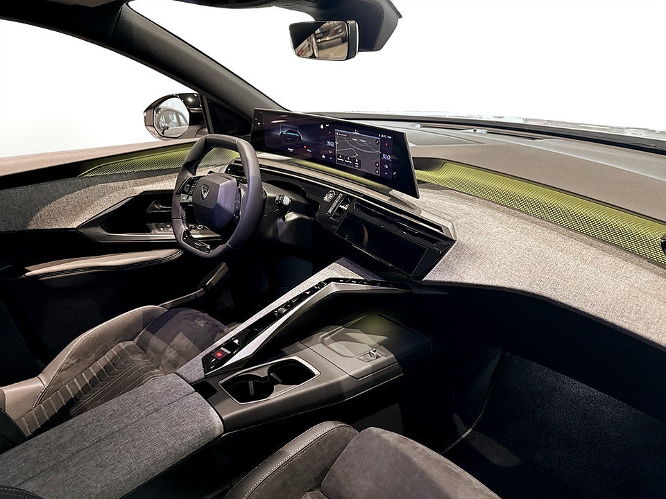 Bild på Peugeot 5008 GT Ultimate Hybrid 145hk Aut 7-SITS ELSTOL B-KAMERA