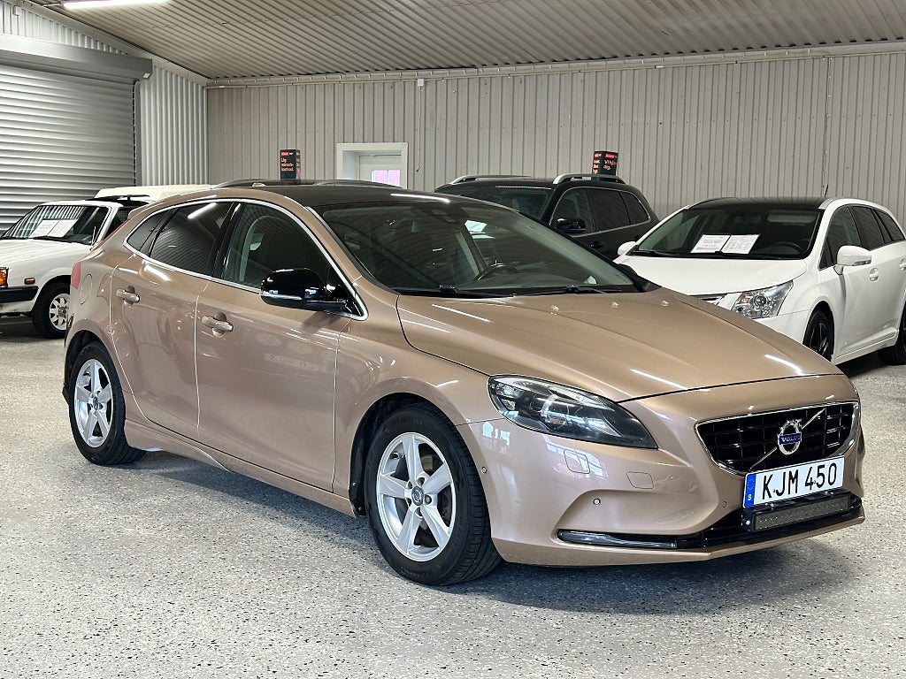 Volvo V40 D2 Euro 5 Nybesiktigad Panorama Välservad Dragkrok PAP