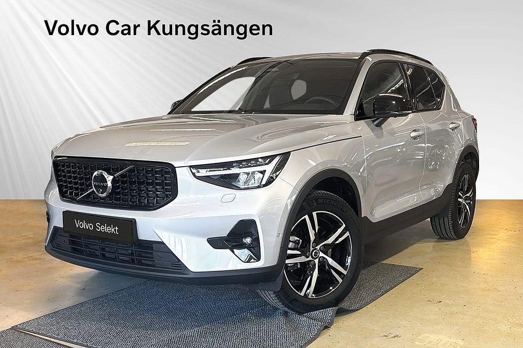 Volvo XC40 B3 FWD Bensin Plus Dark 360-kamera Förarstödpa...