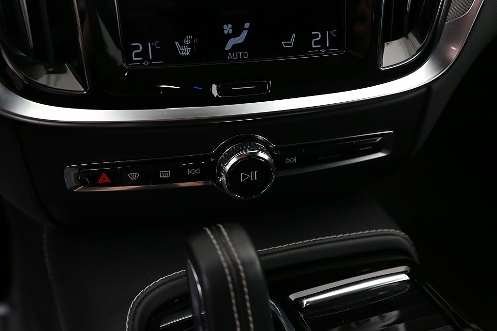 Volvo V60 Recharge T8 392hk R-Design Pro Edition III AWD B&W Pano 2022