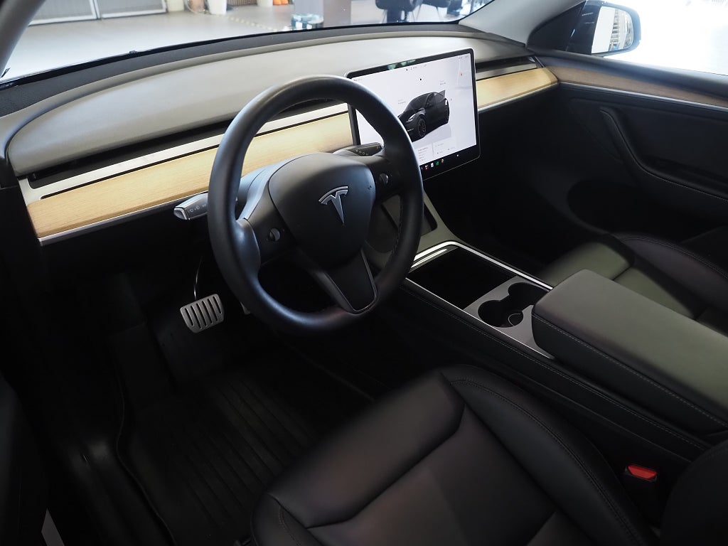 Tesla Model Y Performance 534hk | Dragkrok | Pano | Moms | 2022