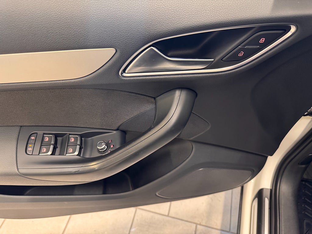 Audi Q3 2017 - miniatyr 28