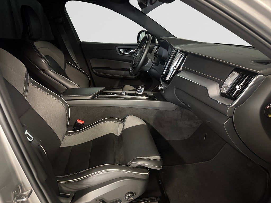 Volvo XC60 Recharge T8 AWD R-Design Adap-fart Drag Navi H/K Pano bild 17