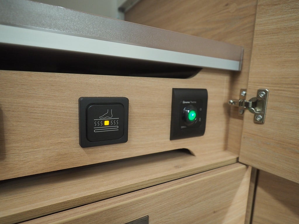 Knaus Yaseo 340 PX EL-bilsanpassad I AC I Induktionsspis