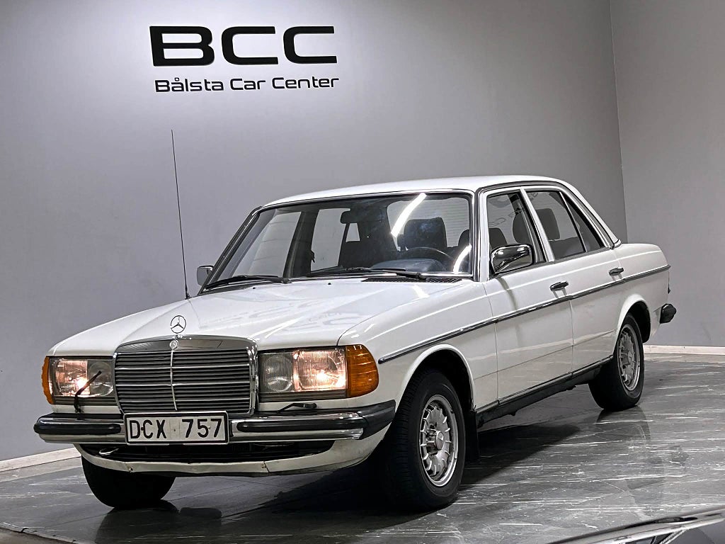 Mercedes-Benz 200 W123 Svensksåld Klassiker 