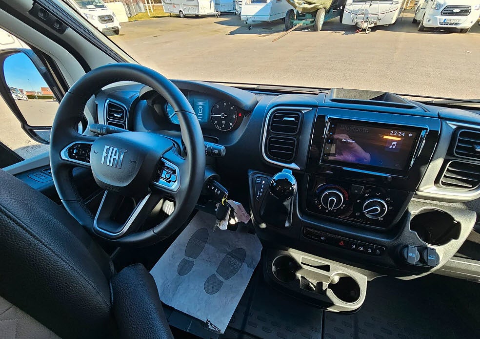 Weinsberg 630  Carabus ME Edition Fire , automat,  långbädd thumbnail