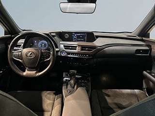 Lexus UX 250h E-Four CVT Rattvärme Kamera Psens CarPlay SoV