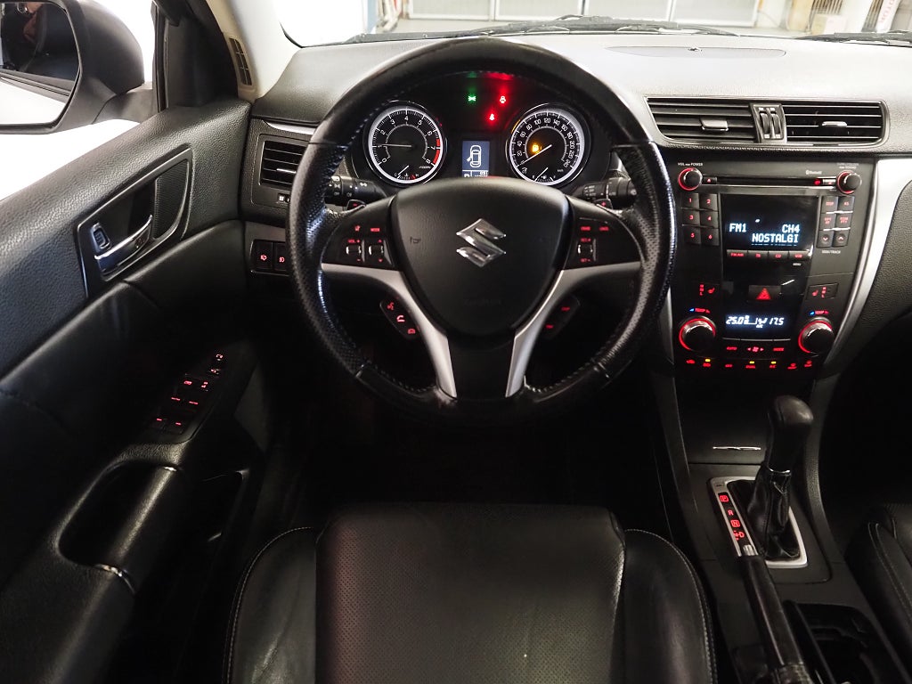 Suzuki Kizashi 2.4 VVT 4WD CVT 178hk | Taklucka | Skinn | 2011