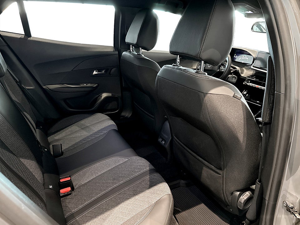 Bild på Peugeot 2008 Limited Edition 1.2 PT 130hk DRAGKROK