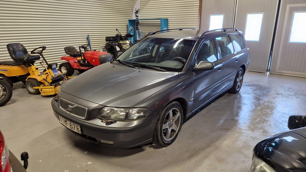 Volvo V70 2.4 Business 7-Sits, Dragkrok, Vinterhjul