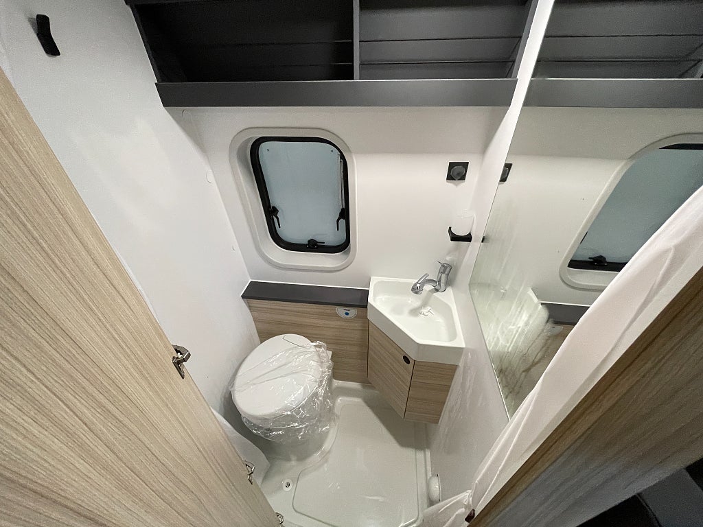 Sun Living V 65 GX / Dieselvärme / Höj & Sänkbarsäng / Automat / B-körkort/ - Sun Living