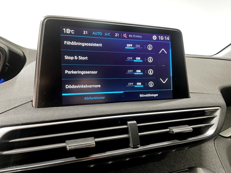 Bild på Peugeot 3008 Allure 1.2 PT 130hk - FARTHÅLLARE