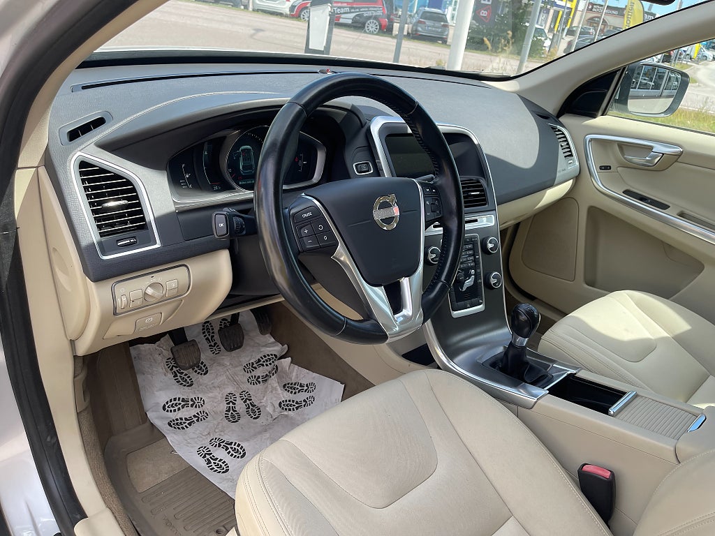 Volvo XC60 D3 Momentum 136 hk dragkrok, NY KAMREM