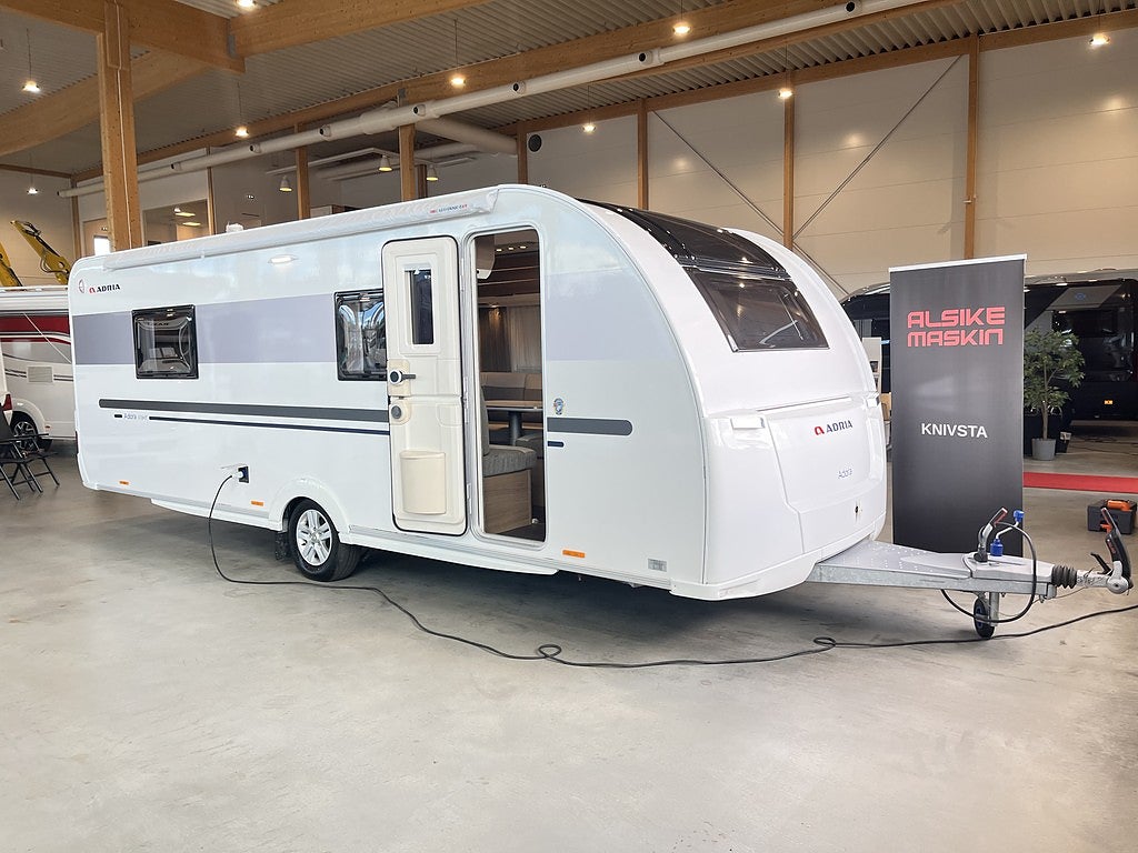 Adria Adora 613 HT / ALDE / Ugn / Långbäddar / Markis / 1895kr/månad