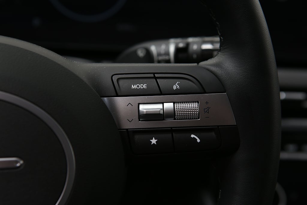 Hyundai Tucson Essential MHEV Automat Navi Kamera Keyless PDC