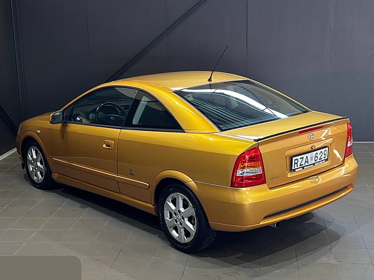 Opel Astra Coupé 2.2 2001, kuva 6/45
