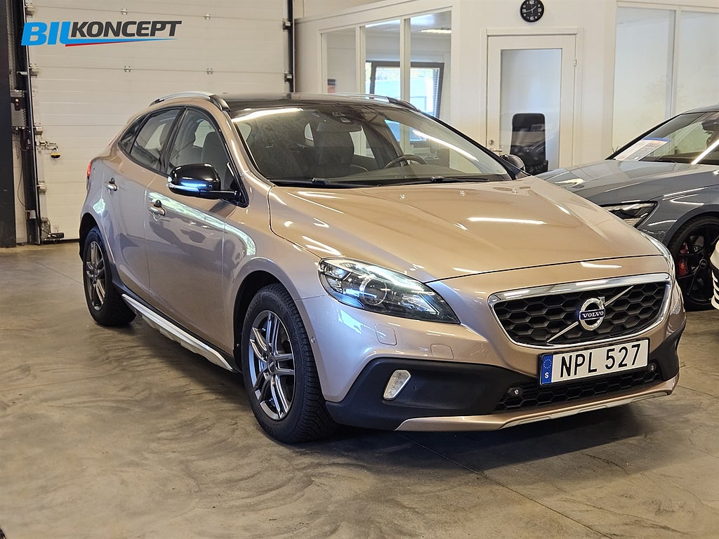 Volvo V40 Cross Country D2 Momentum/Pano/Keyless/Värmare