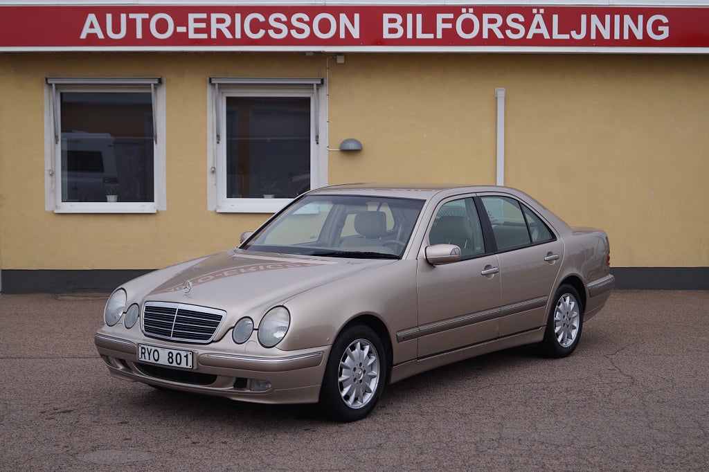 Mercedes-Benz E 240 Elegance | 1 brukare | Nybesiktigad | Lågmilare