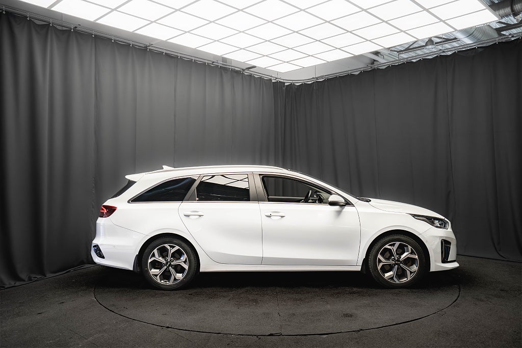 Kia Ceed SW Plug-in Advance Plus 2 PANO DRAG LÄDER M&K-VÄRMARE