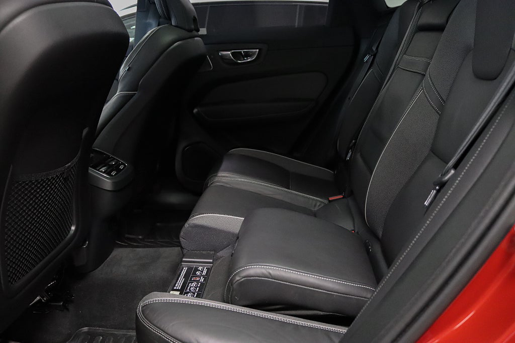 Volvo XC60 B5 AWD R-Design Pano B&W B-kamera HuD Drag