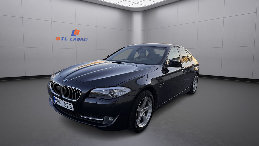 BMW 520d Sedan Steptronic 184hk/M-Värme/Läder/Drag/3-Ägare
