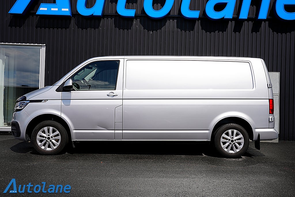 Volkswagen Transporter T30 2.0 TDI DSG, Backamera, Värmare, Drag, MOMS 150h