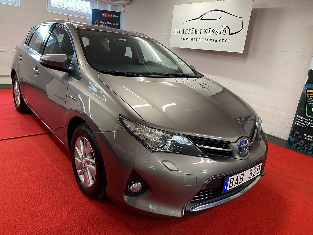 Toyota Auris Hybrid e-CVT Active  Ny besikta  En Ägare Automat
