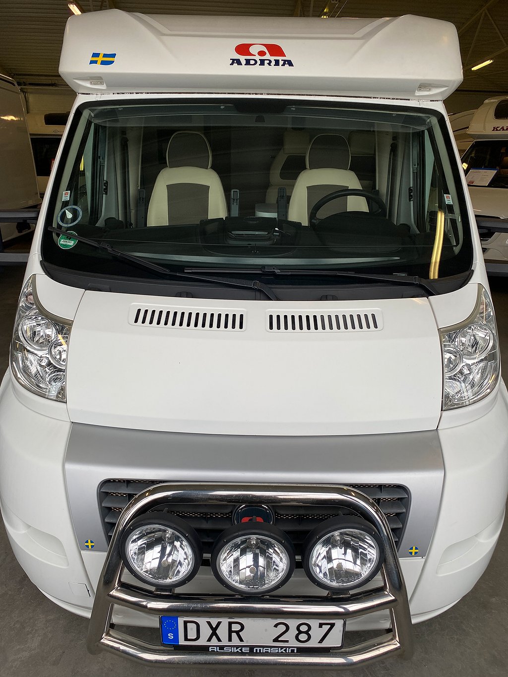 Adria Coral 670 SL / B-körkort / Solcell / Långbädd / Garage - Adria
