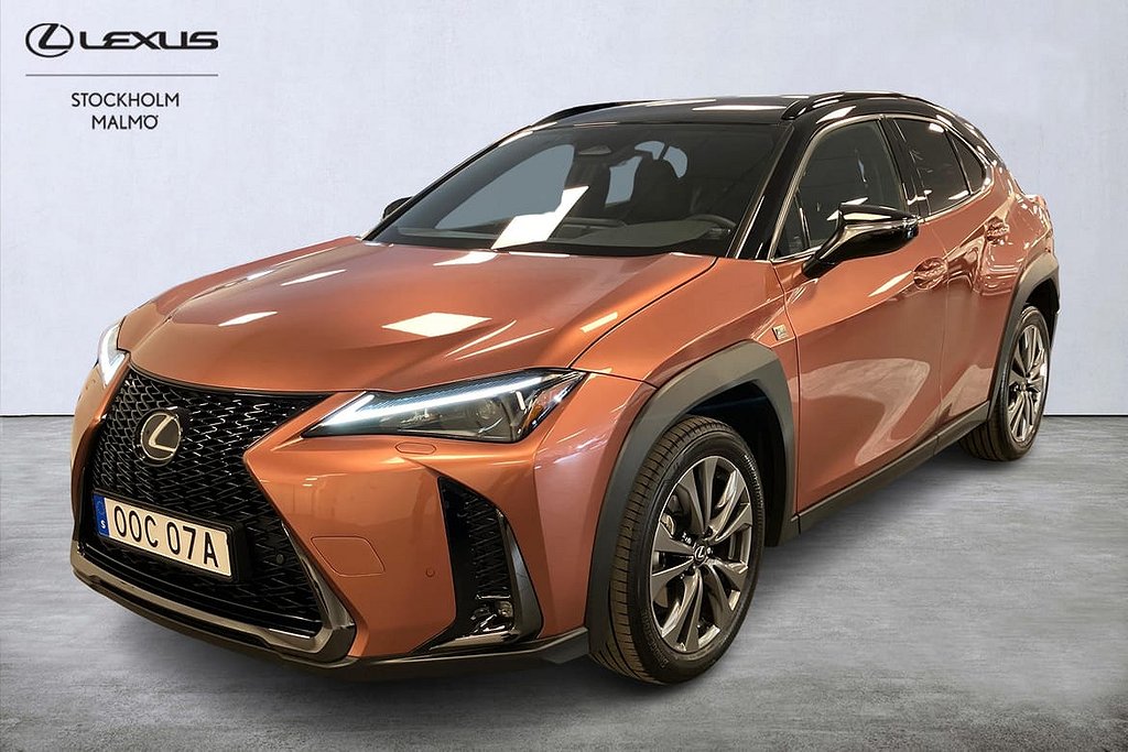 Lexus UX 300h F Sport design demo PCS Appel Car Play