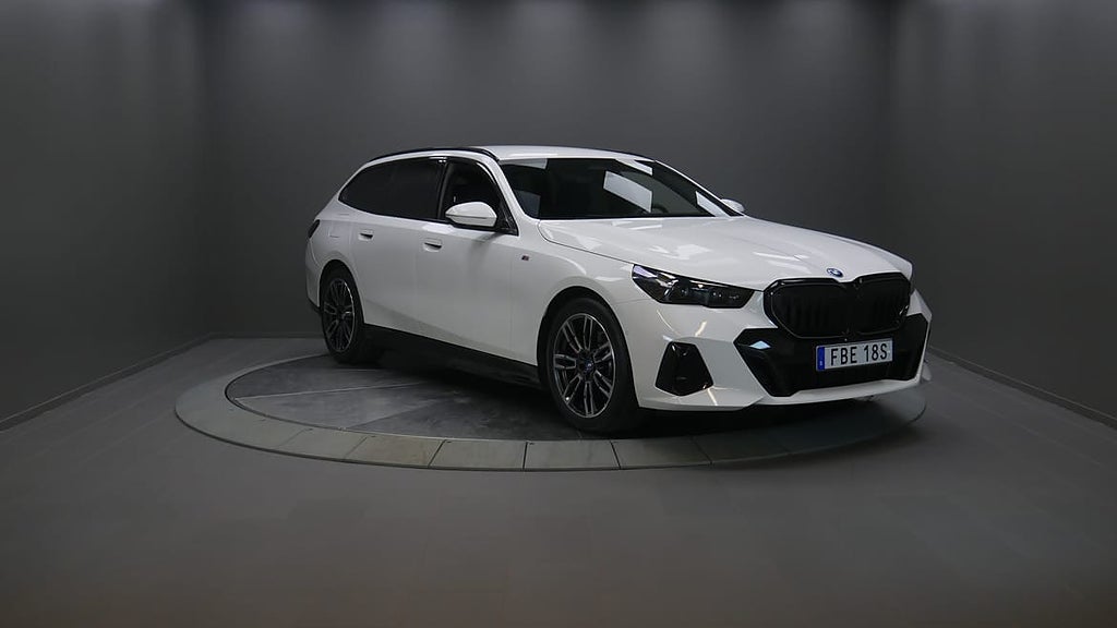 BMW 530e xDrive Touring Kampanjränta 2,95%/ M-Sport PRO/360°/Driving Ass 