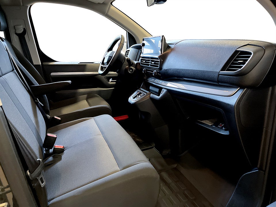 Bild på Citroën SpaceTourer ST PLUS 2.2 BHDi 180hk Aut B-KAMERA NAV