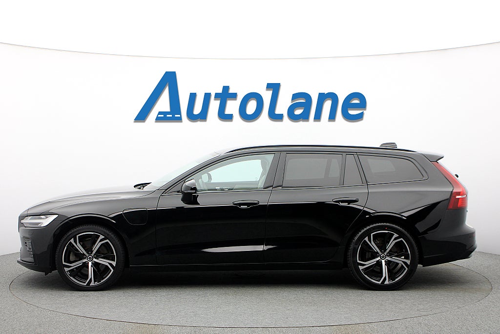 Volvo V60 Recharge T8 AWD Plus Dark, B-kamera, Skinn, Drag 456hk