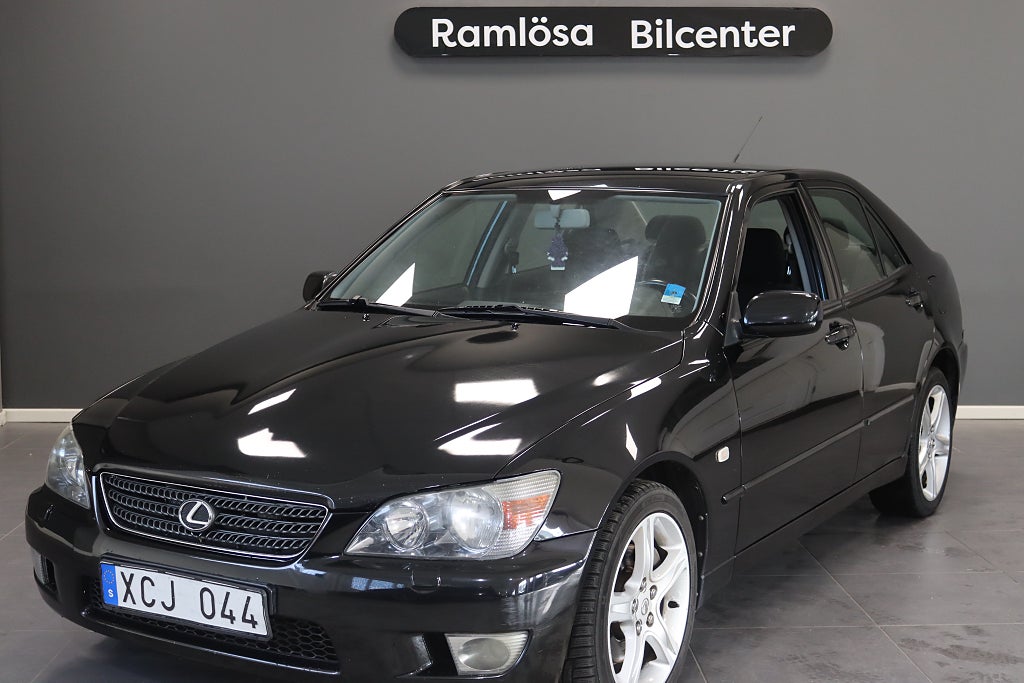 Lexus IS 