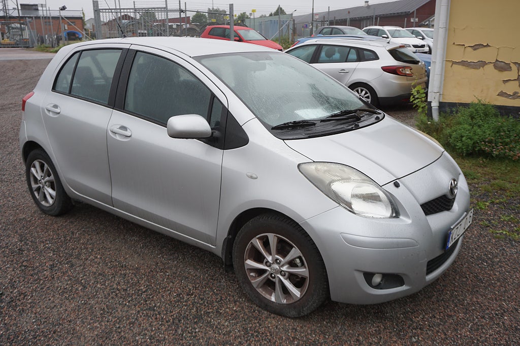 Toyota Yaris 5-dörrar 1.33 Dual VVT-i Nybes m-Värmare
