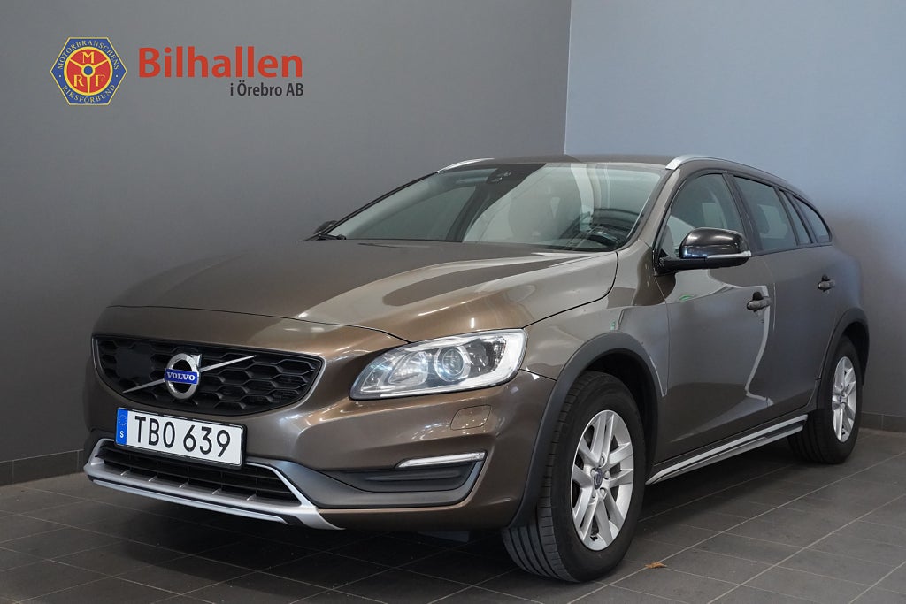 Volvo V60 Cross Country D3 Momentum Edition Automat