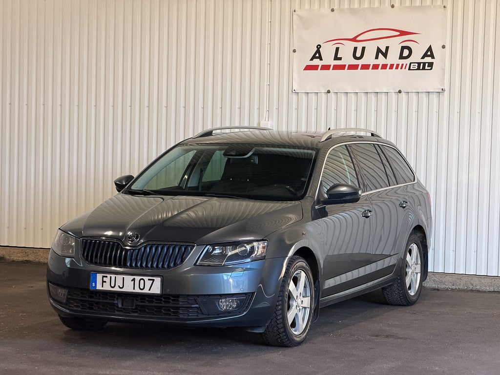 Skoda Octavia Kombi 2.0 TDI Elegance D-Värmare Kamera Drag