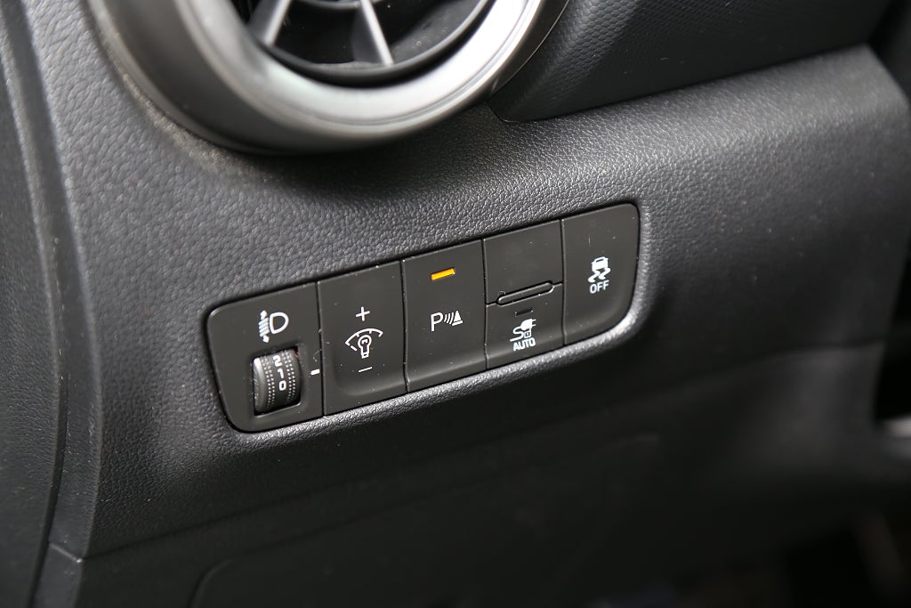 Hyundai Kona 64 kWh Essential 204hk Navi KRELL Dragkrok 2021