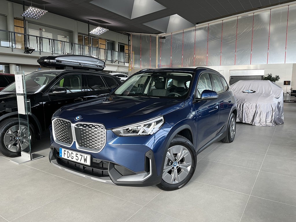 BMW iX1 xDrive30 Dragkrok 17" Rattvärme Park Assist