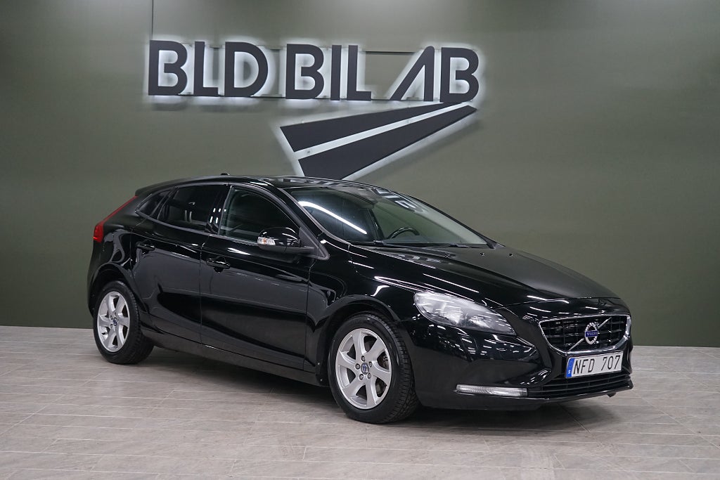 Volvo V40 T3 Kinetic NYKAMBYTT NYSERVAD B-KAMERA 150HK