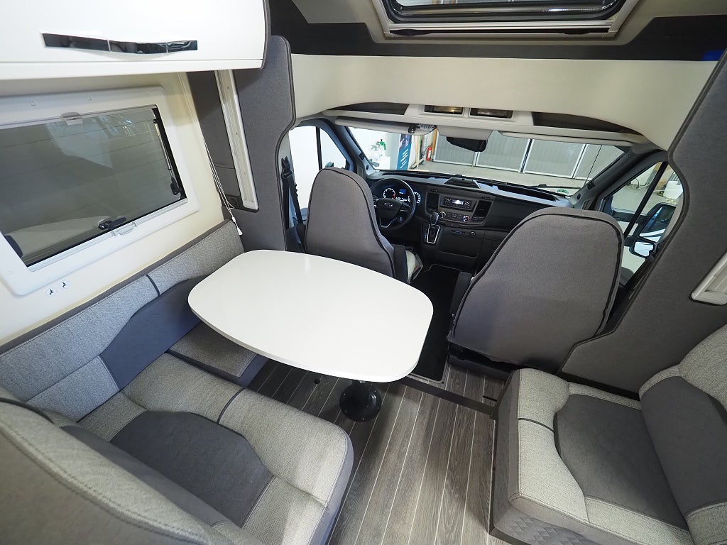 Ci Magis 65 XT Plus 160hk Queenbädd Markis Taksäng 3500kg AUT 2021