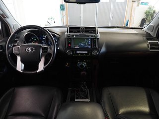 SUV Toyota Land Cruiser 16 av 24